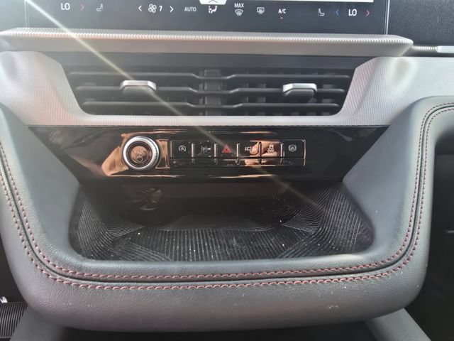 Used 2025 Ford Explorer Active AWD/4WD image 22