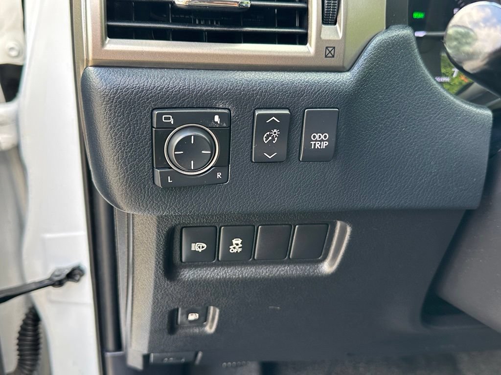 Used 2016 Lexus GX 460 w/ Premium Package AWD/4WD image 17