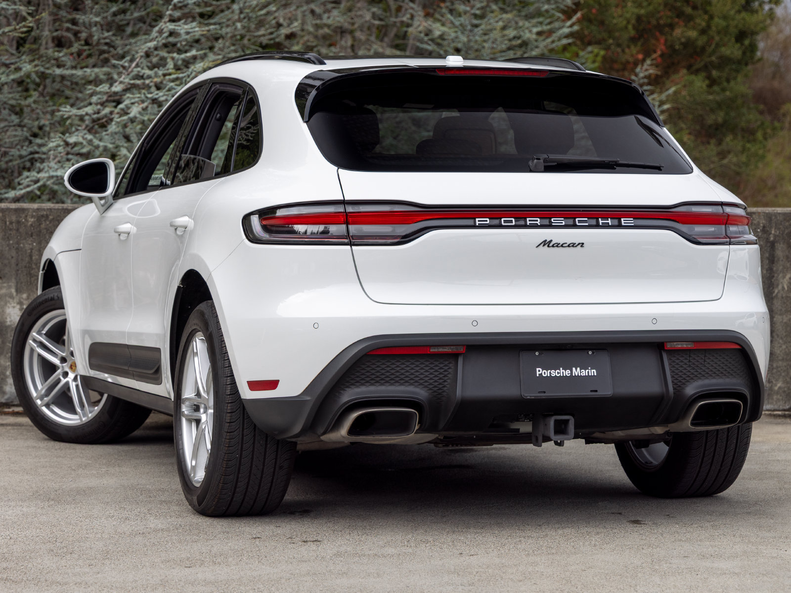 Used 2024 Porsche Macan AWD/4WD image 3