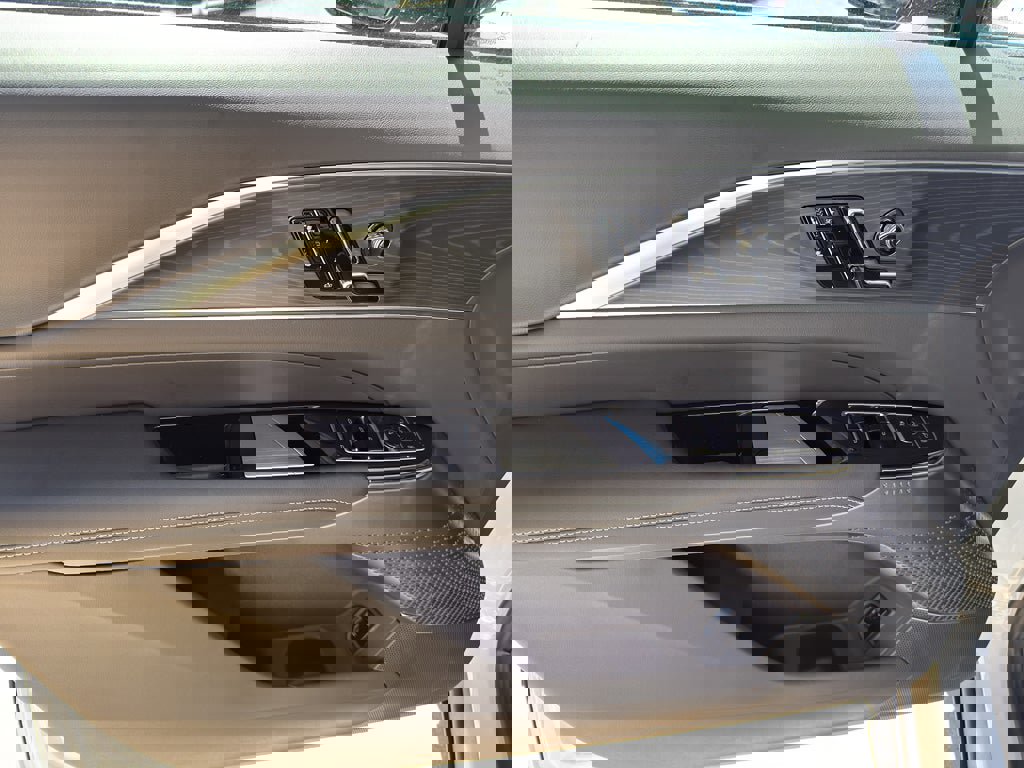 New 2026 Cadillac Lyriq Luxury image 11