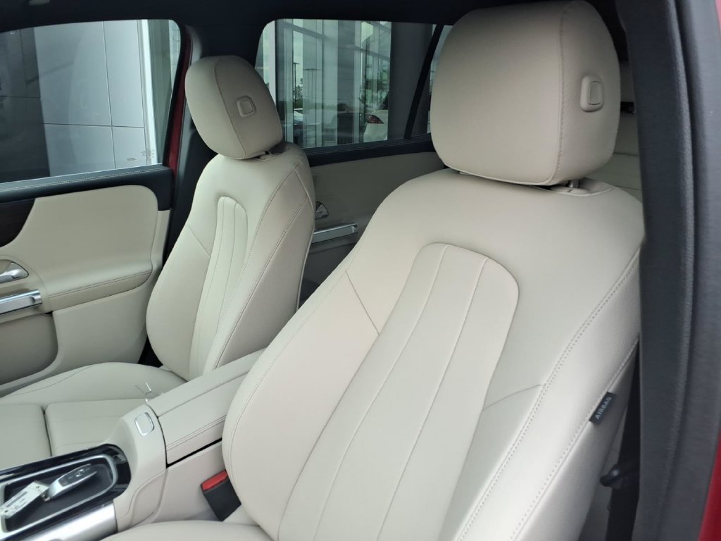 New 2026 Mercedes-Benz GLB 250 4MATIC image 13