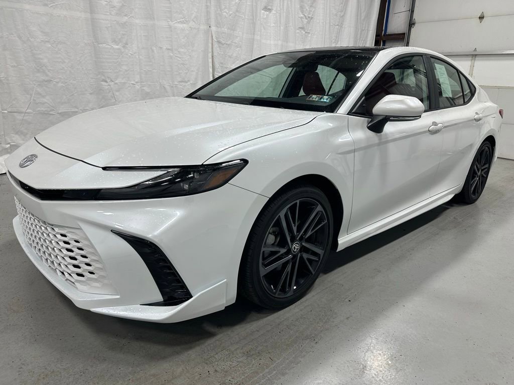 Used 2025 Toyota Camry XSE FWD image 3