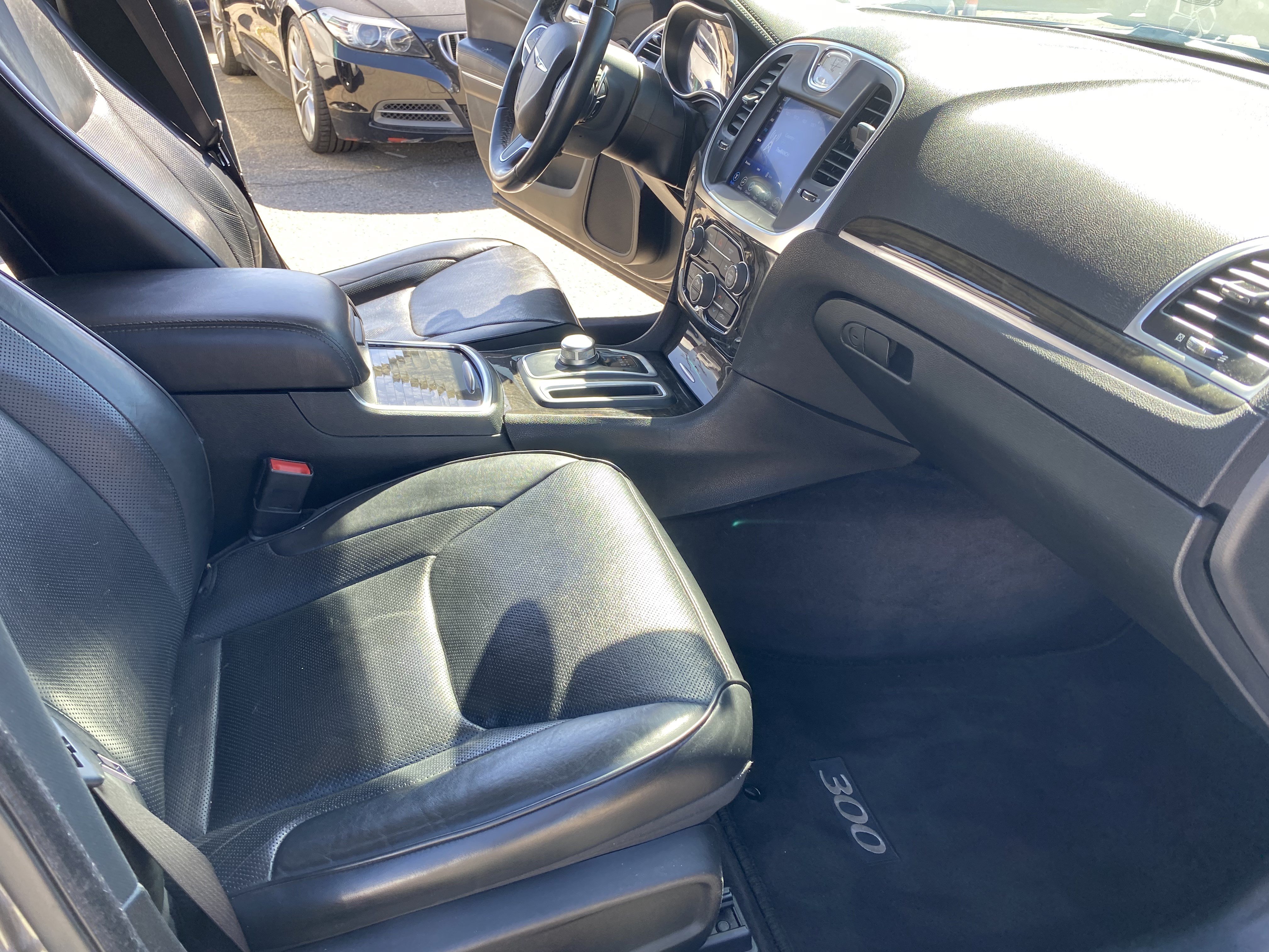 Used 2017 Chrysler 300 C RWD image 21