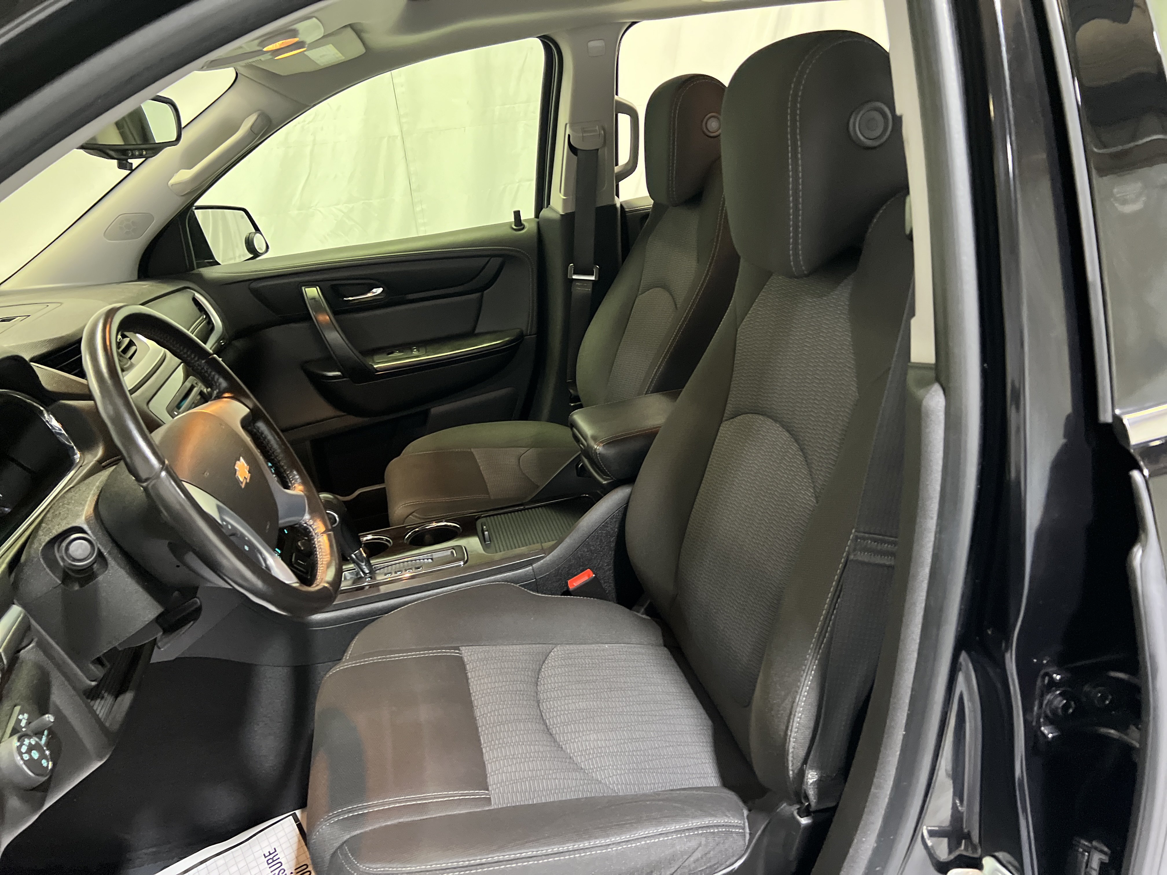Used 2017 Chevrolet Traverse LT w/ Style and Technology Package FWD image 18
