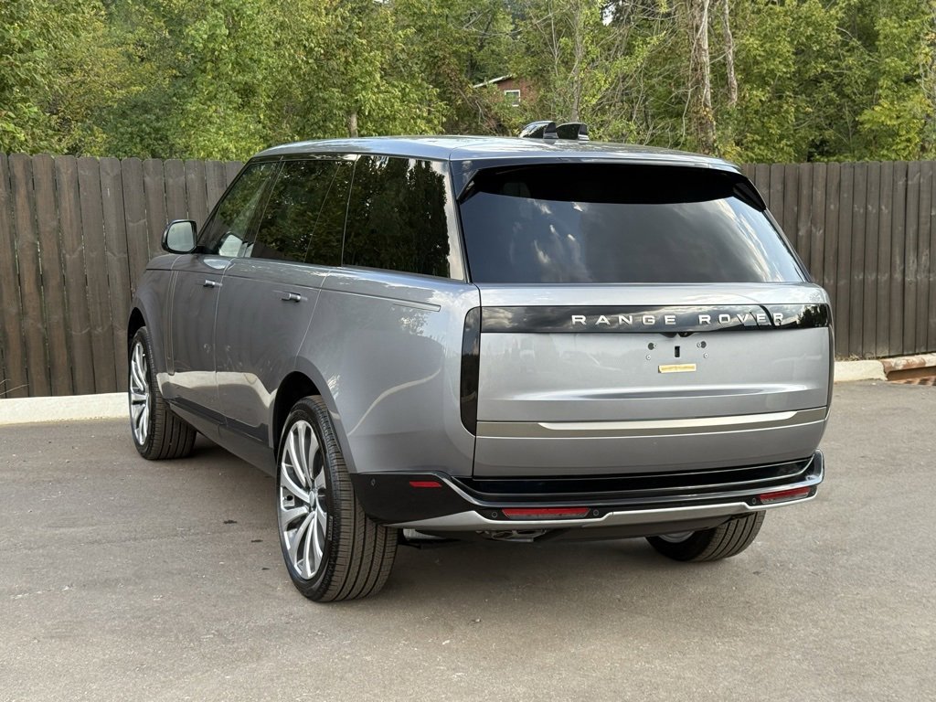 New 2025 Land Rover Range Rover Long Wheelbase SE image 3
