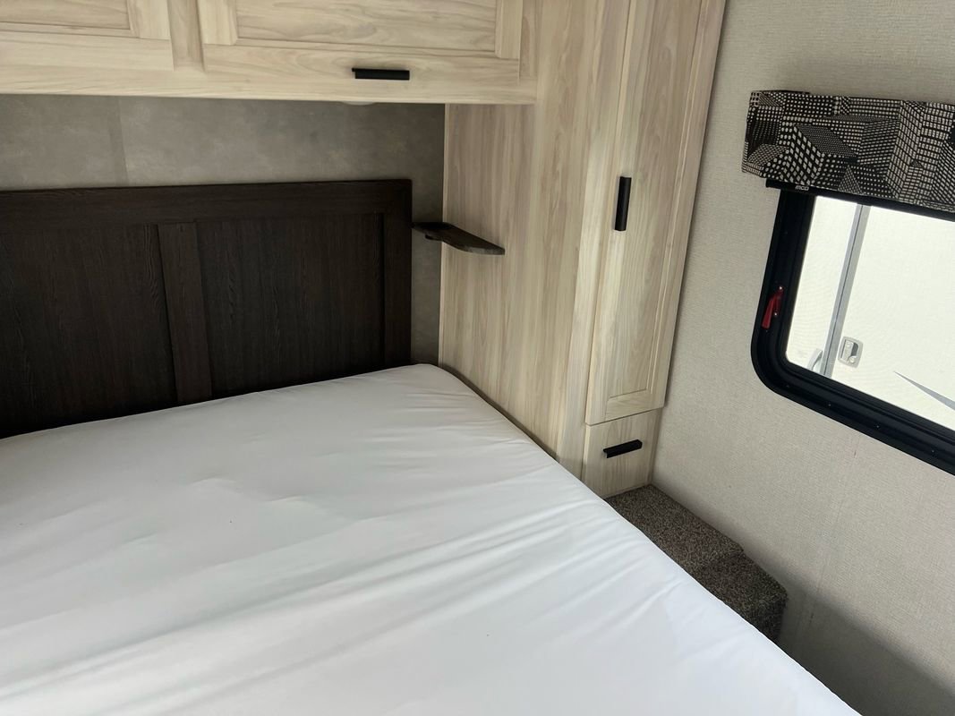 Used 2022 Ford E-450 and Econoline 450 Super Duty w/ Motorhome Prep Package image 26