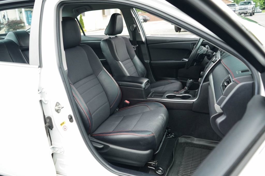 Used 2017 Toyota Camry SE FWD image 12