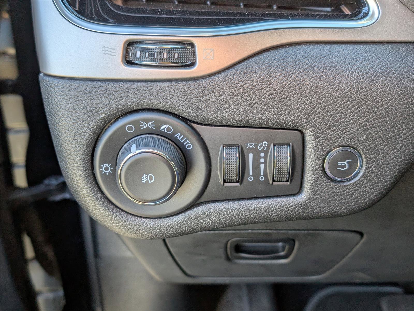 Used 2021 Jeep Cherokee Latitude Lux 80th Anniv w/ Quick Order Package 26U 80TH image 16