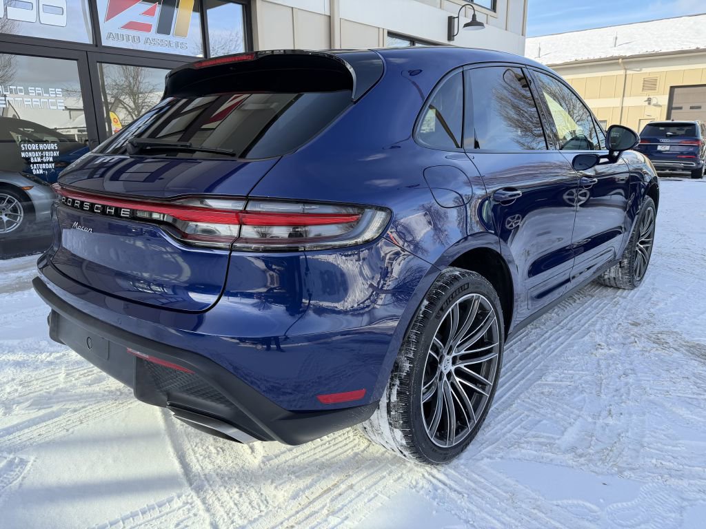 Used 2024 Porsche Macan BASE image 9