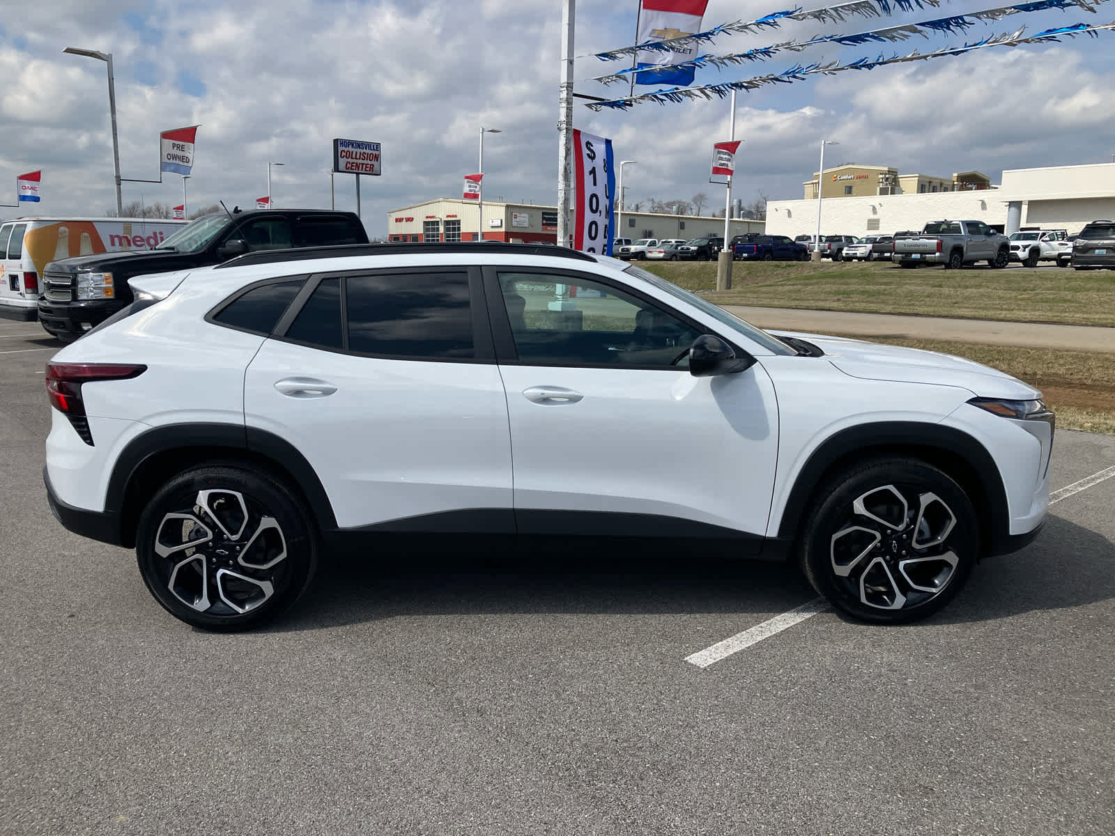 New 2026 Chevrolet Trax RS w/ Sunroof Package image 8