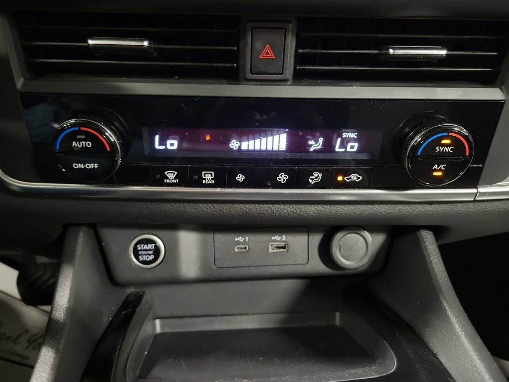 Used 2023 Nissan Rogue SV image 17