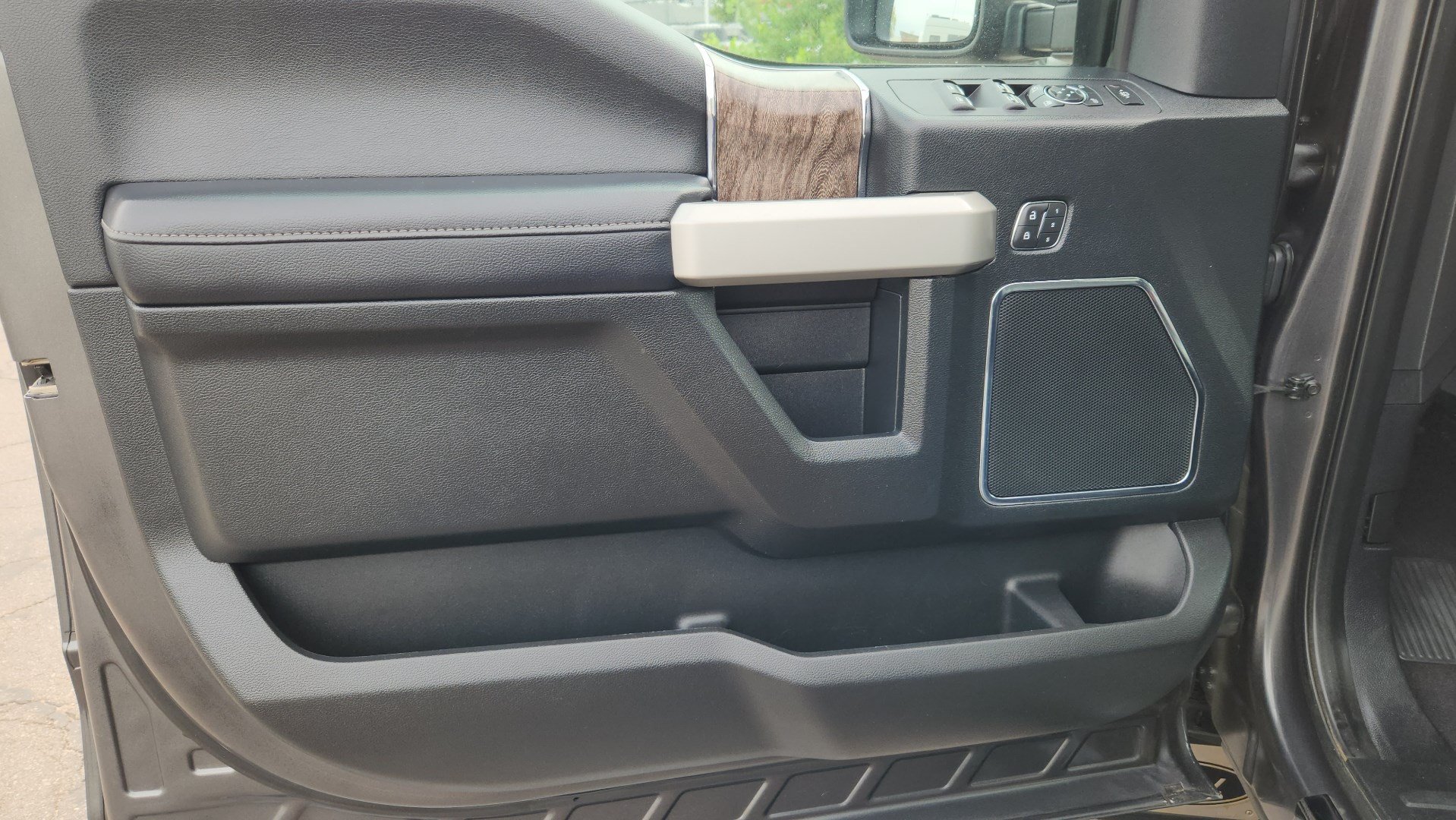 Certified 2019 Ford F350 Lariat AWD/4WD image 18