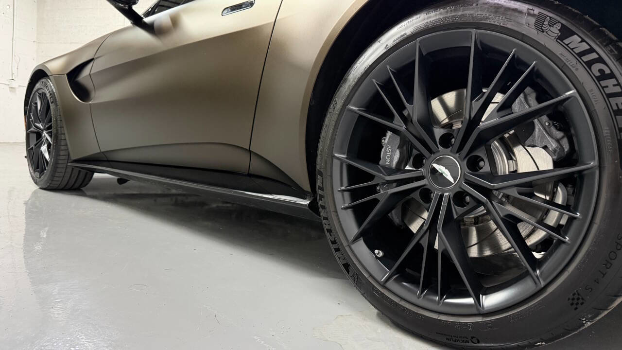 Used 2021 Aston Martin V8 Vantage Base 2dr Coupe image 20