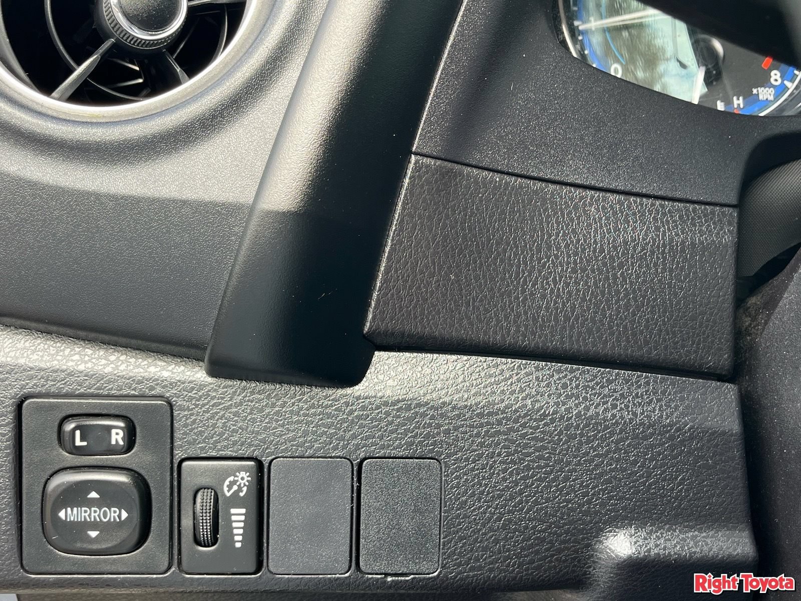 Certified 2018 Toyota Corolla SE FWD image 33
