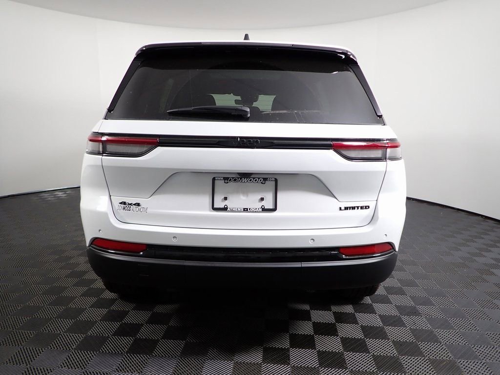 New 2025 Jeep Grand Cherokee Limited w/ Black Appearance Package image 17