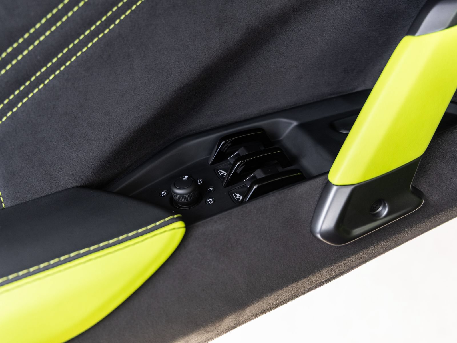 Used 2025 Lamborghini Revuelto AWD/4WD image 36