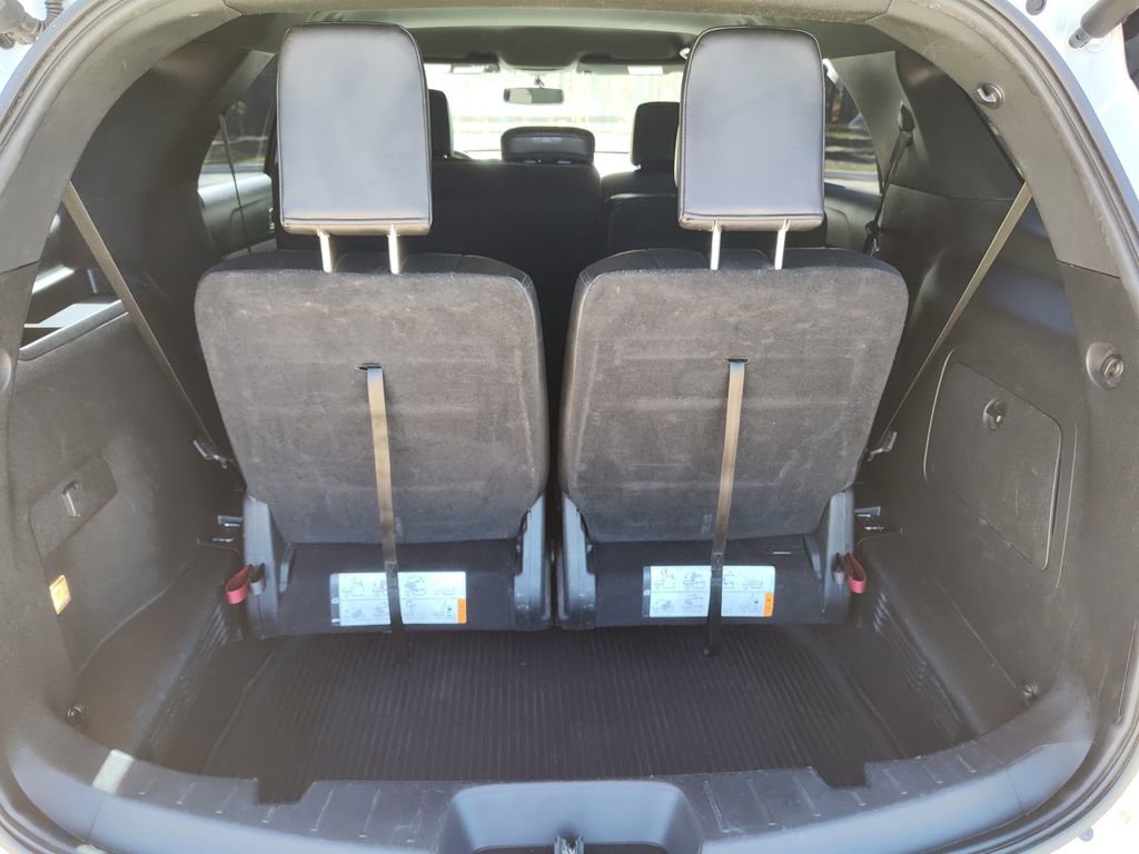 Used 2018 Ford Explorer XLT w/ Equipment Group 202A image 7