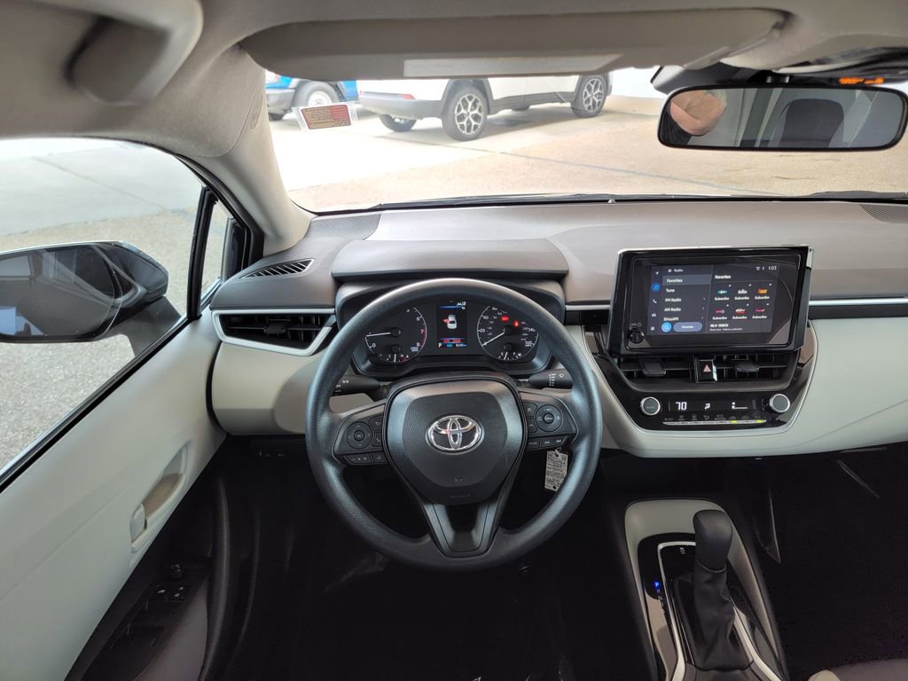 Used 2025 Toyota Corolla LE FWD image 18