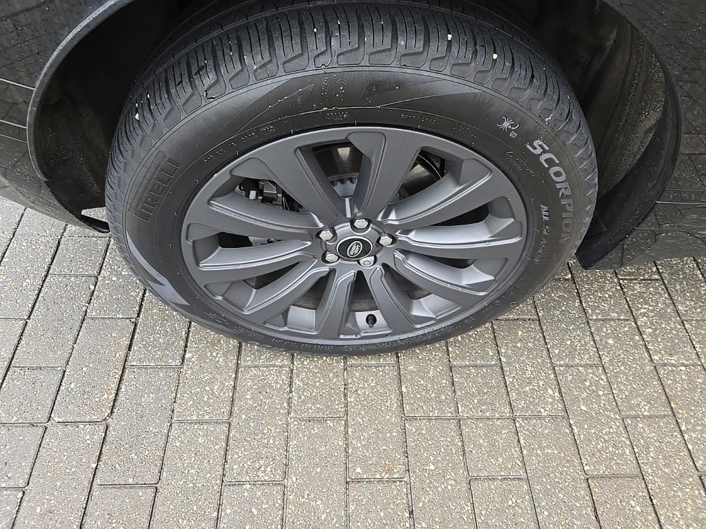 Certified 2023 Land Rover Range Rover Velar R-Dynamic S image 12