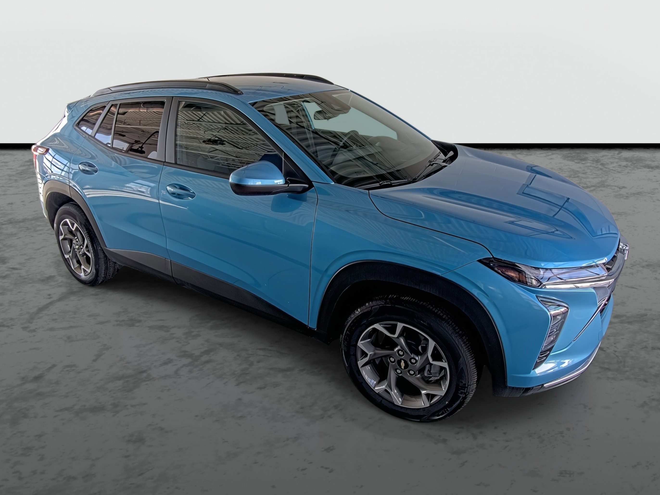 Used 2025 Chevrolet Trax LT w/ Driver Confidence Package image 4