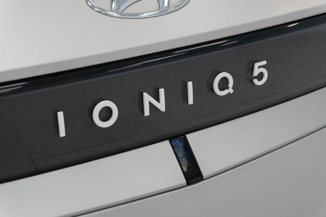 Used 2023 Hyundai Ioniq 5 SEL w/ Cargo Package AWD/4WD image 11