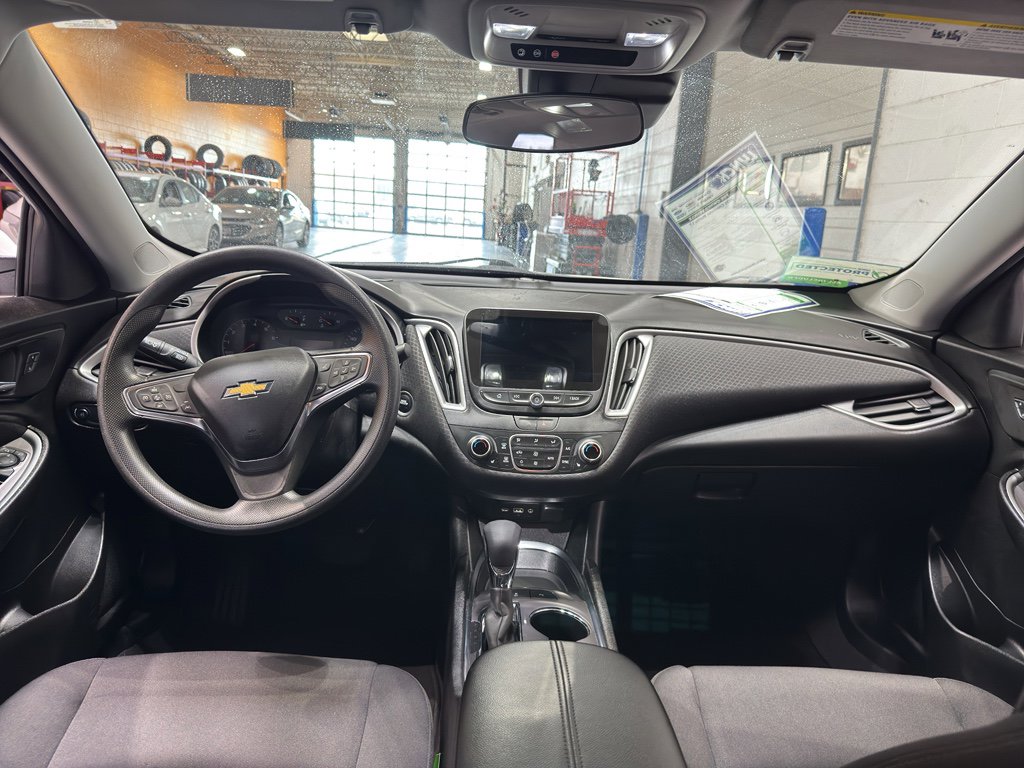 Used 2025 Chevrolet Malibu LT image 12