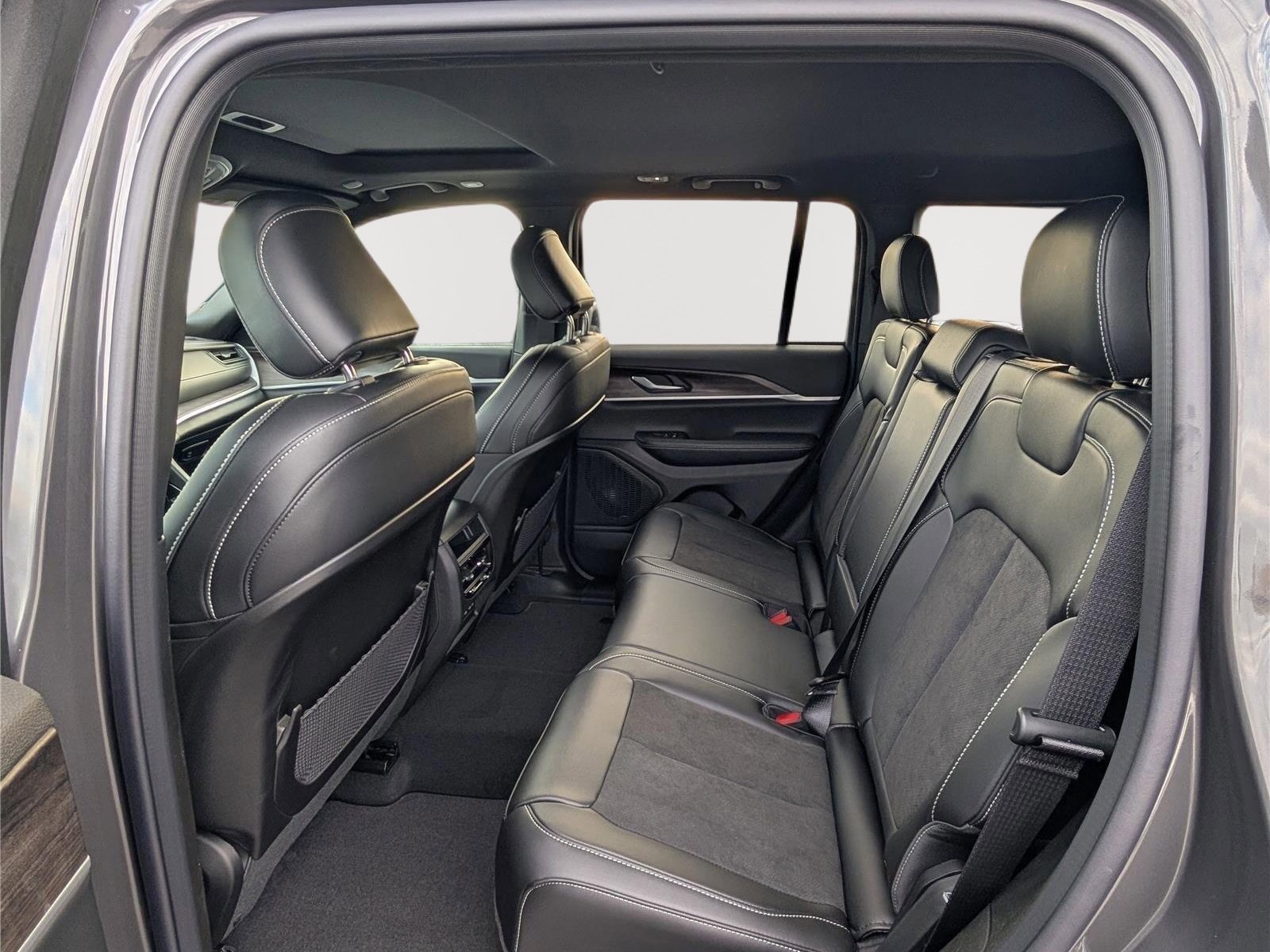New 2026 Jeep Grand Cherokee Altitude AWD/4WD image 9