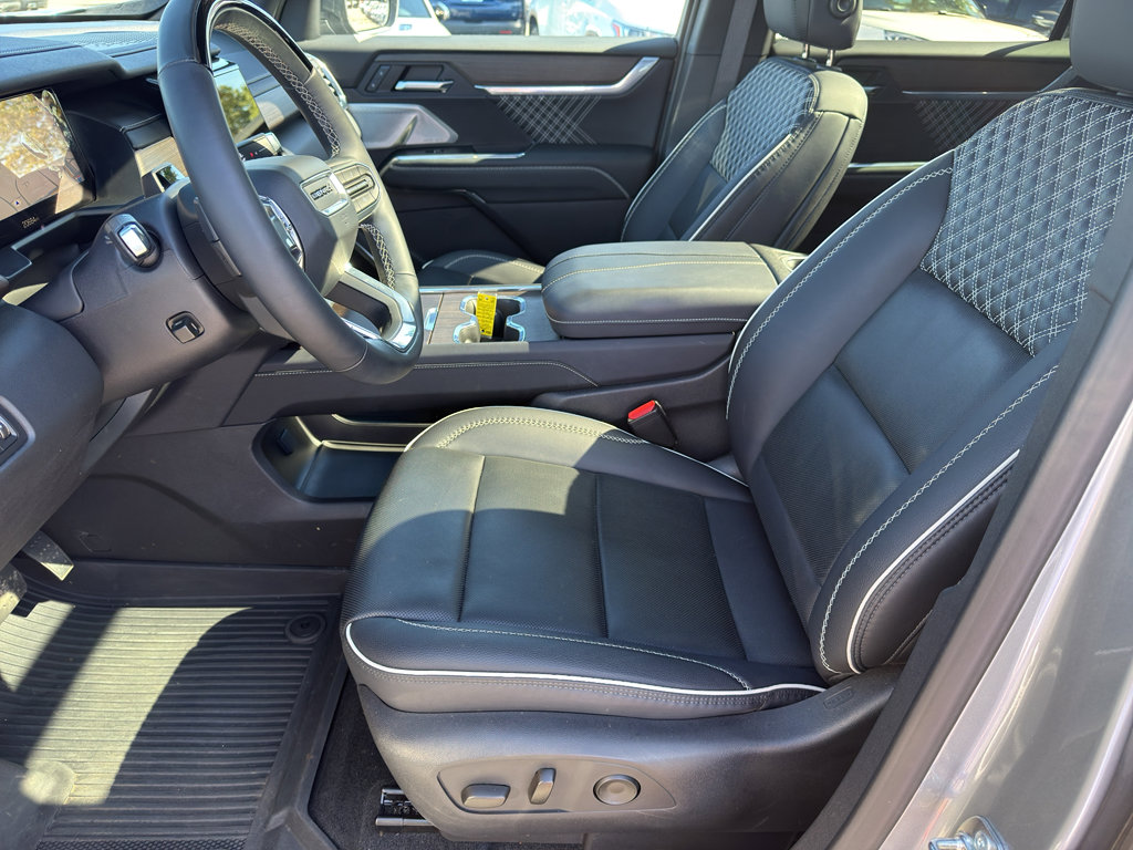 Used 2024 GMC Acadia Denali w/ Super Cruise Package image 11