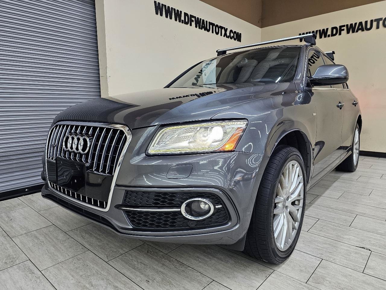 Used 2017 Audi Q5 2.0T Premium Plus w/ Technology Package AWD/4WD image 2