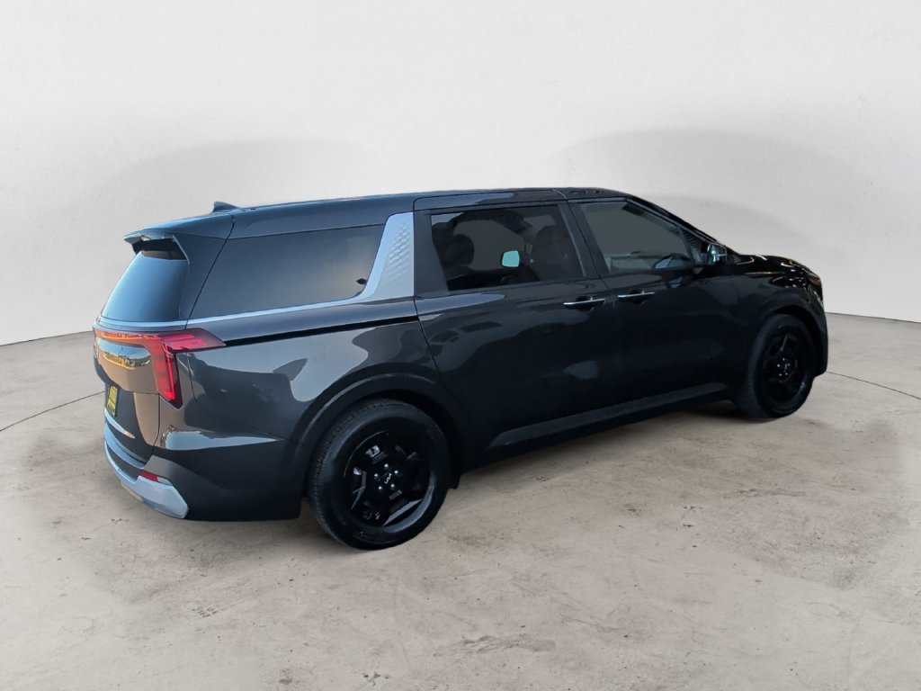 Used 2025 Kia Carnival FWD image 8
