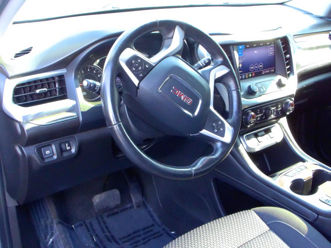 Used 2020 GMC Acadia SLE w/ Driver Convenience Package FWD image 5