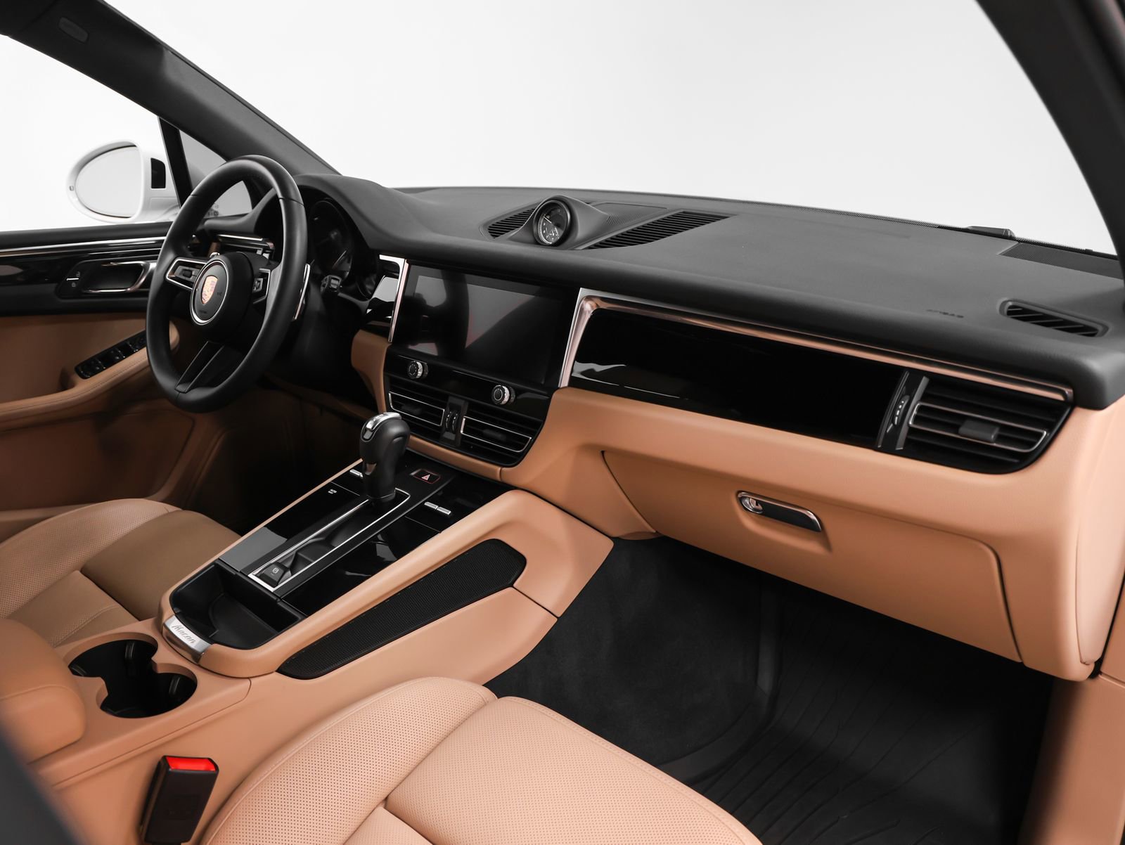 Certified 2025 Porsche Macan AWD/4WD image 22