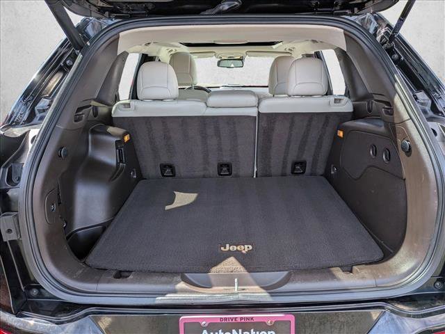 Used 2017 Jeep Cherokee Overland w/ Technology Group image 6