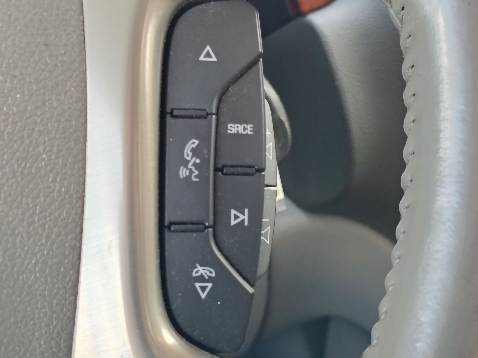 Used 2011 Chevrolet Tahoe LTZ RWD image 24
