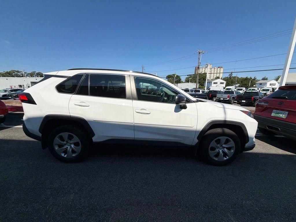Used 2021 Toyota RAV4 LE AWD/4WD image 4