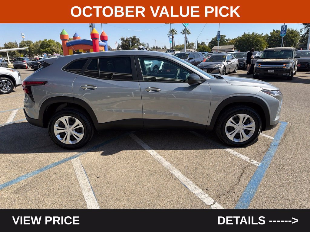 Used 2025 Chevrolet Trax LS w/ Driver Confidence Package FWD image 4