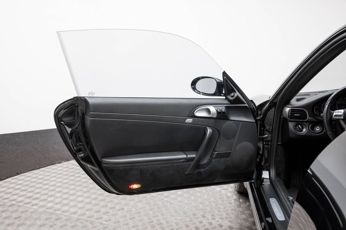 Used 2005 Porsche 911 Carrera RWD image 10