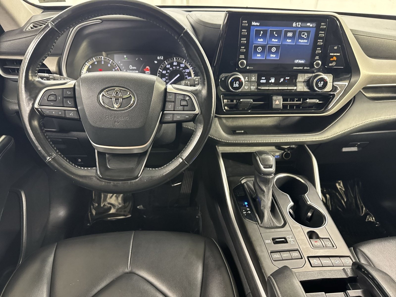 Used 2022 Toyota Highlander XLE AWD/4WD image 34