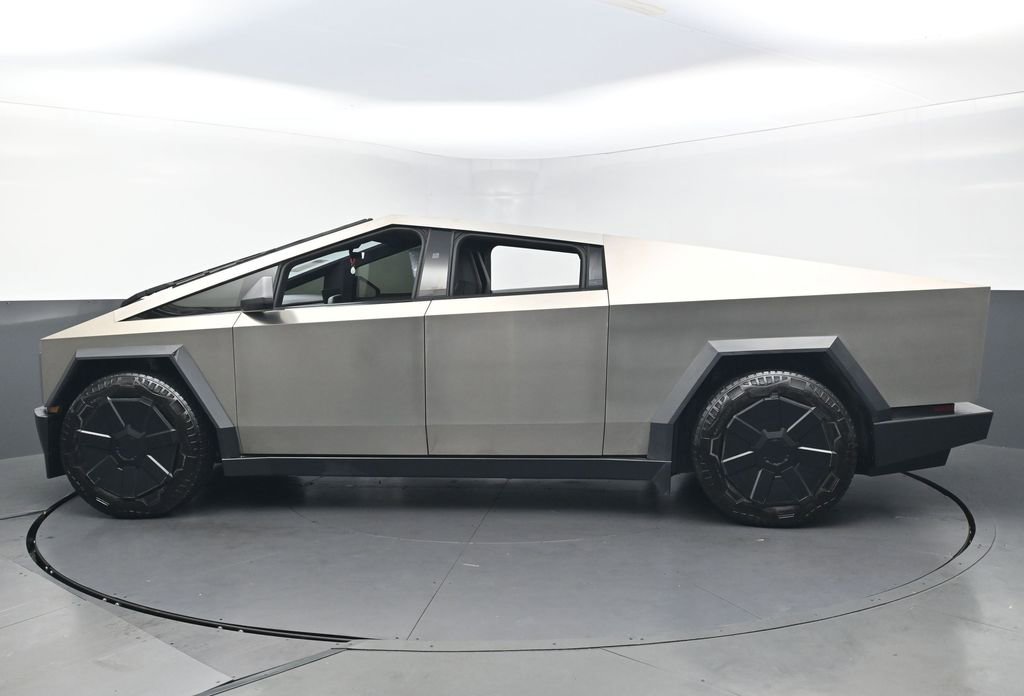 Used 2024 Tesla Cybertruck AWD Crew Cab image 7