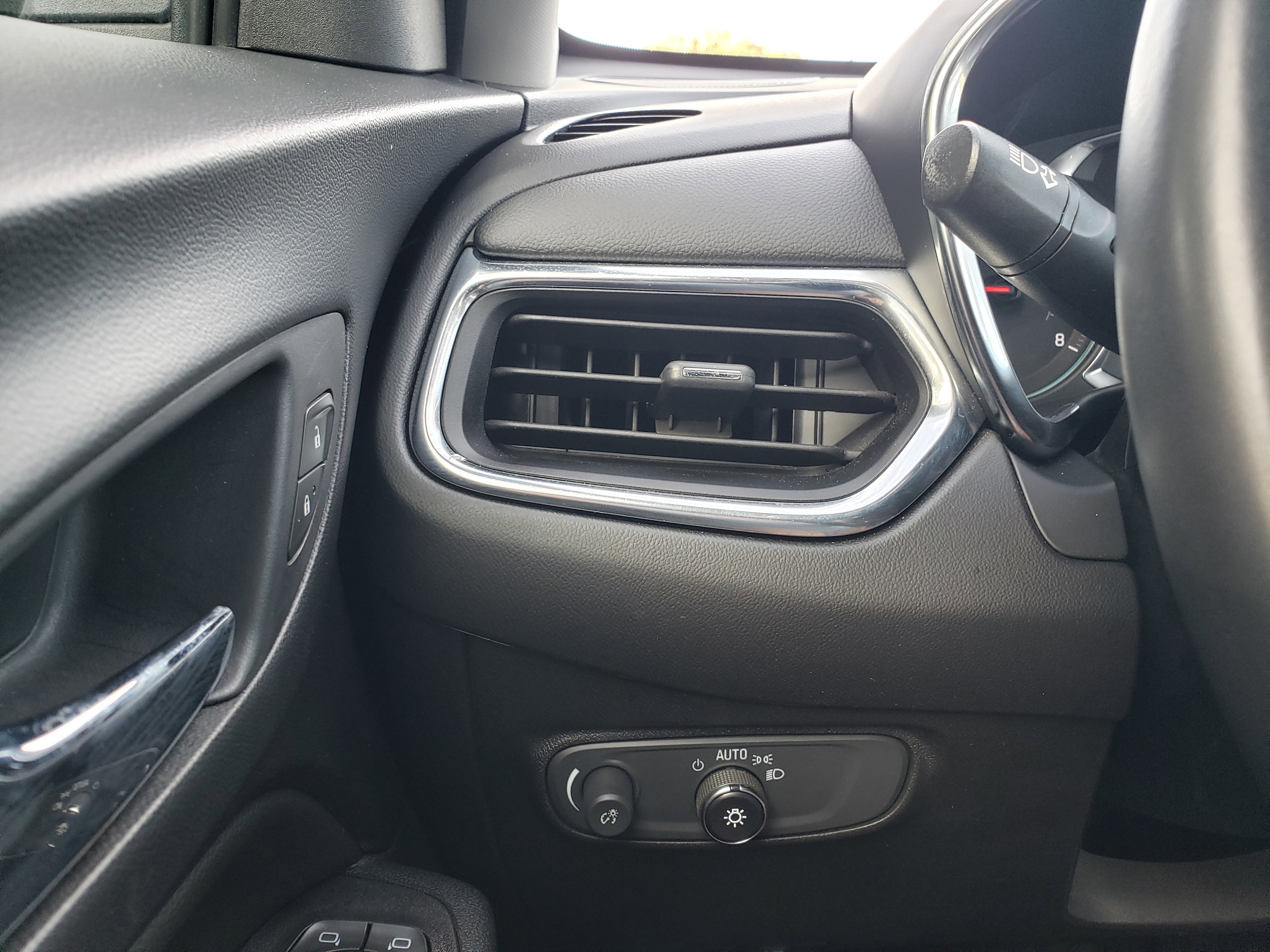 Used 2022 Chevrolet Equinox LT w/ Driver Convenience Package image 15