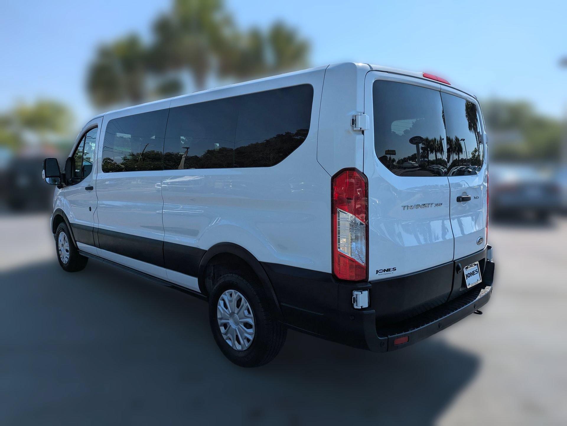 Used 2022 Ford Transit 350 XLT RWD image 7