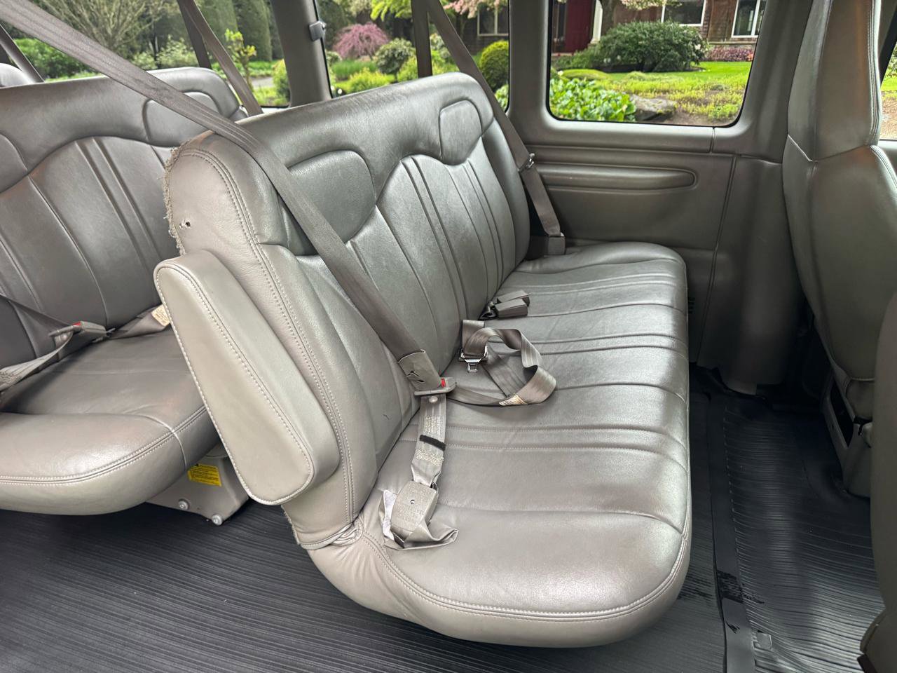 Used 2000 GMC Savana 3500 Extended Passenger image 21