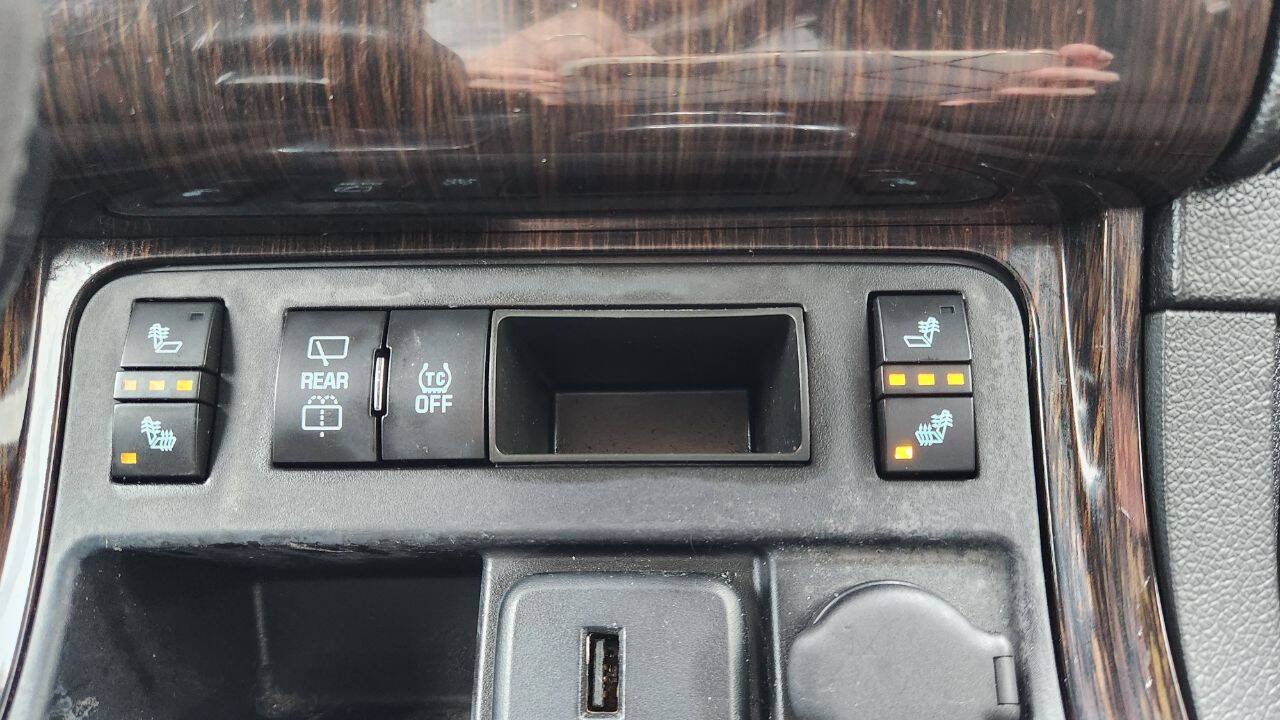 Used 2016 Chevrolet Traverse LT w/ Style and Technology Package FWD image 11