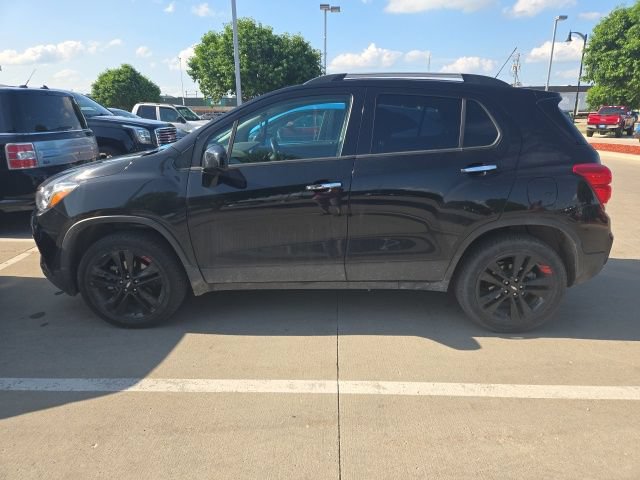 Used 2019 Chevrolet Trax LT w/ Redline Edition AWD/4WD image 2