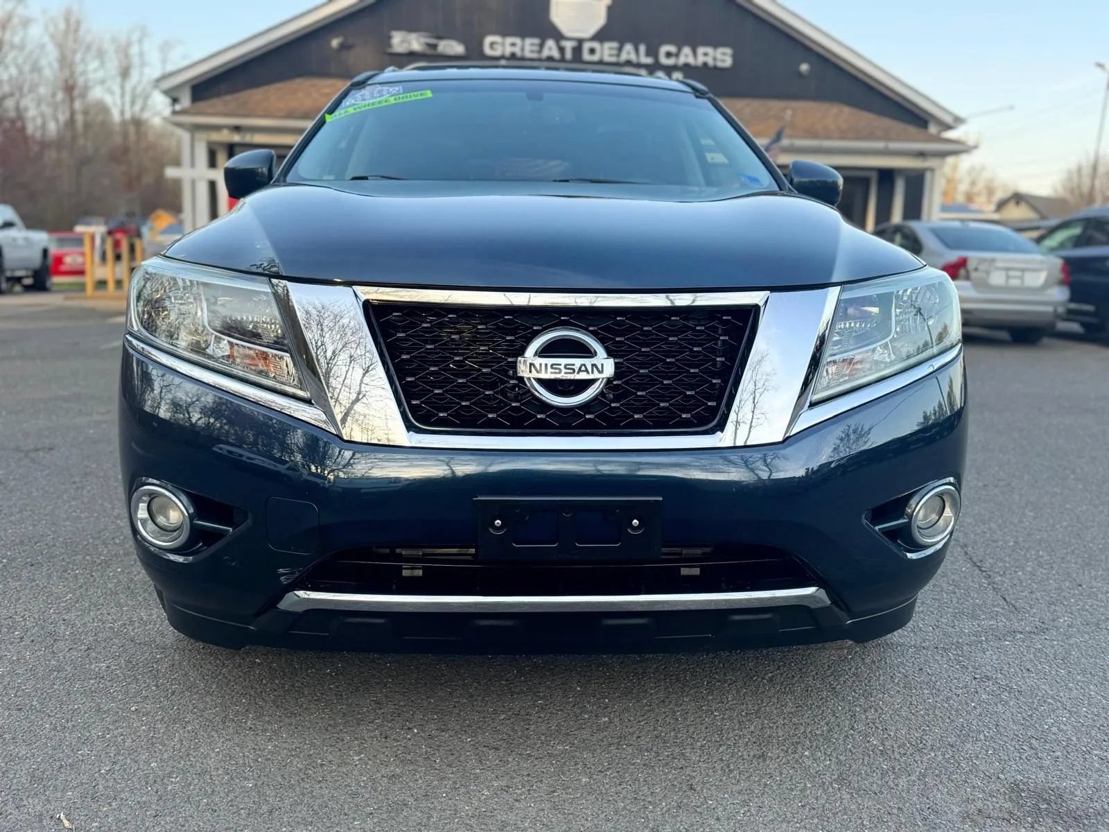 Used 2014 Nissan Pathfinder Platinum w/ Platinum Premium Package AWD/4WD image 2