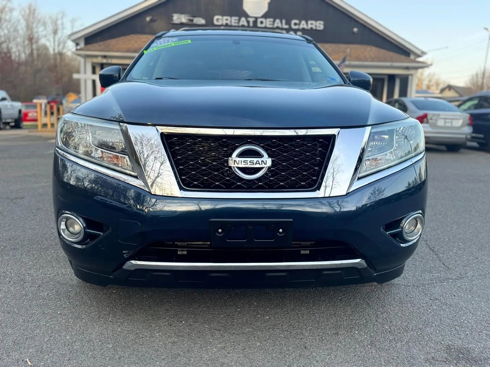 Used 2014 Nissan Pathfinder Platinum w/ Platinum Premium Package AWD/4WD image 2