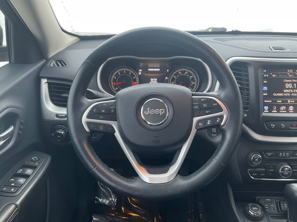 Used 2015 Jeep Cherokee Limited w/ Luxury Group AWD/4WD image 4