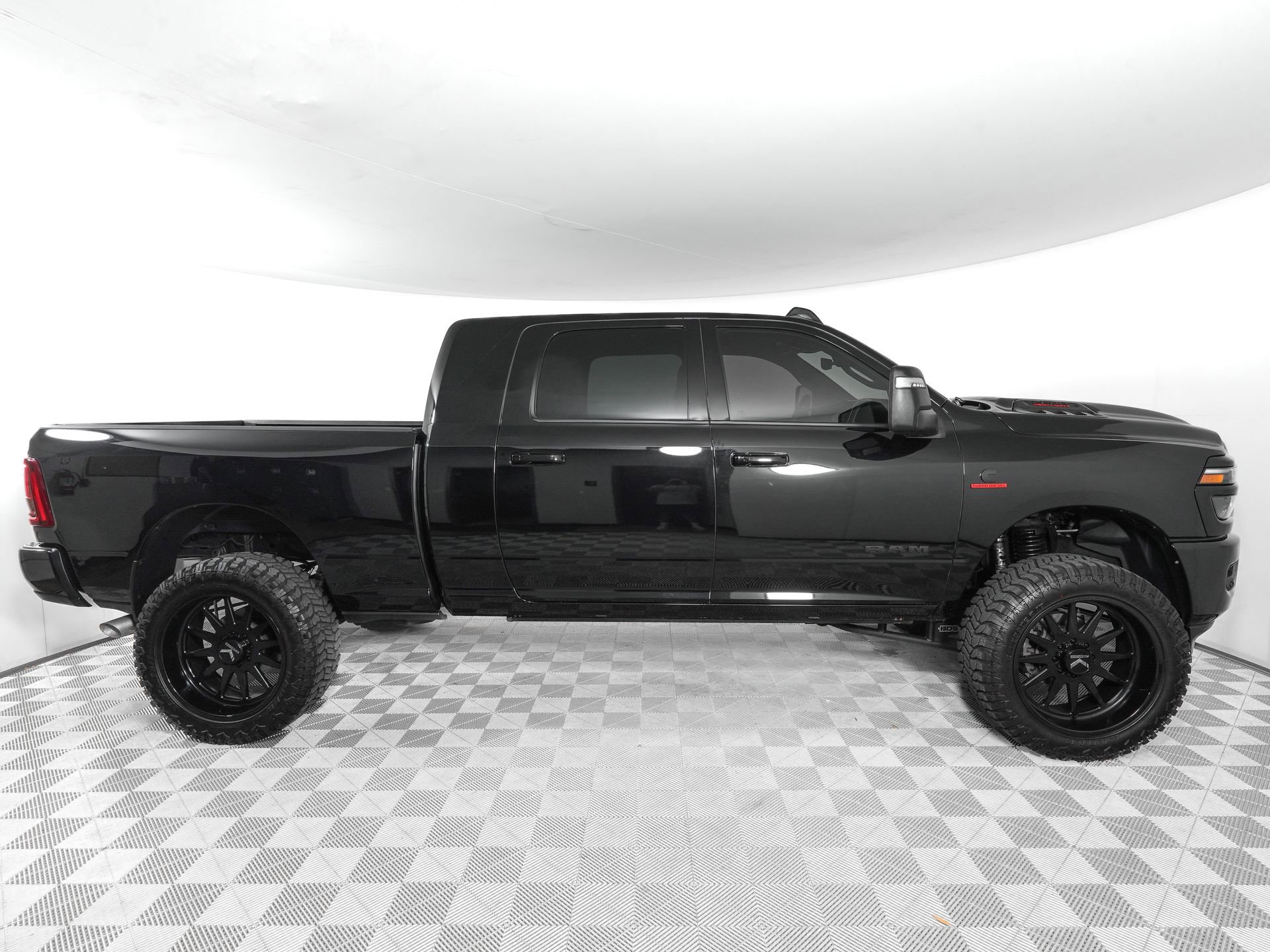 Used 2025 RAM 2500 Laramie w/ Night Edition image 4