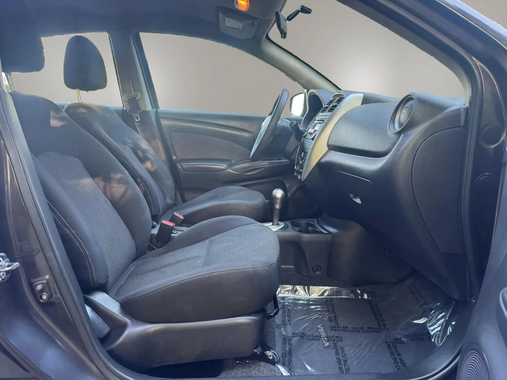 Used 2015 Nissan Versa SV FWD image 11