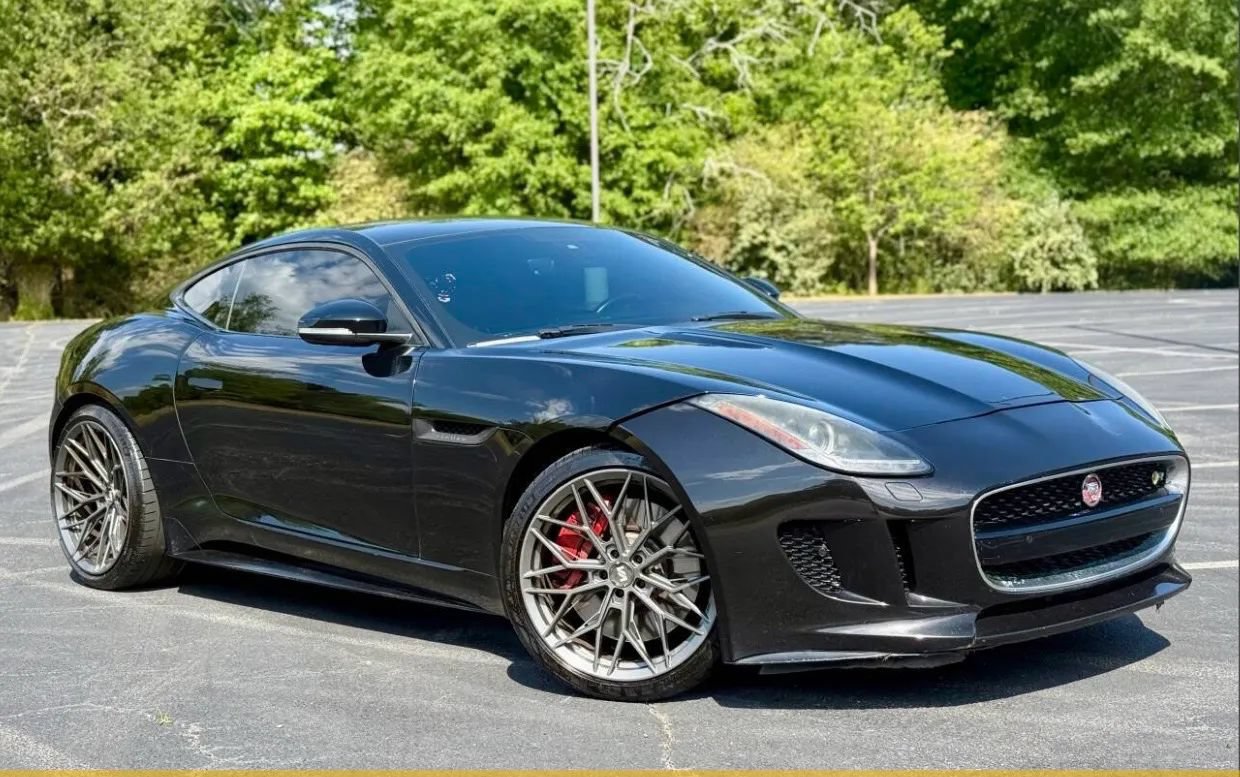Used 2015 Jaguar F-TYPE R RWD image 4